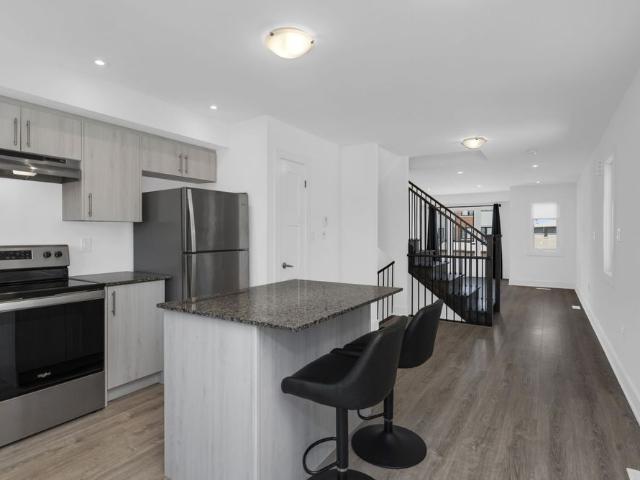 Townhouse for rent in Hewitt's Gate, Barrie