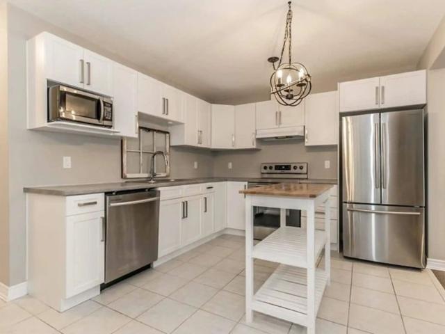 Townhouse for rent in Dufferin, Ontario