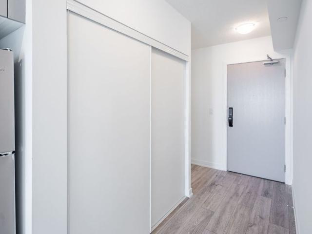 Room for rent in Burlington, Ontario