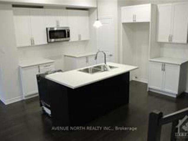 Townhouse for rent in Mulhurst Bay, Ontario