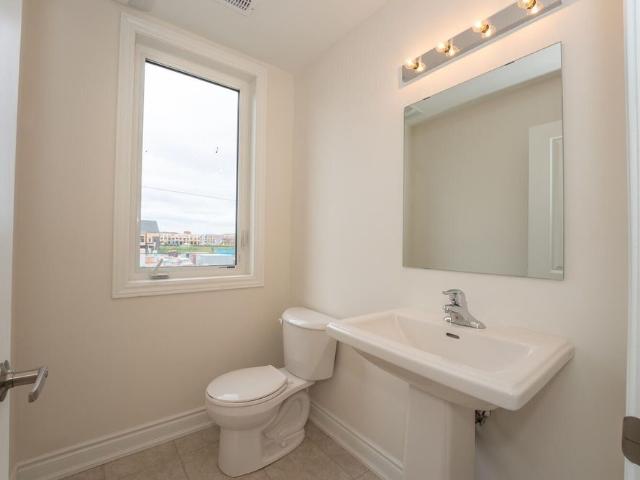 Townhouse for rent in Oakville, Golden Horseshoe