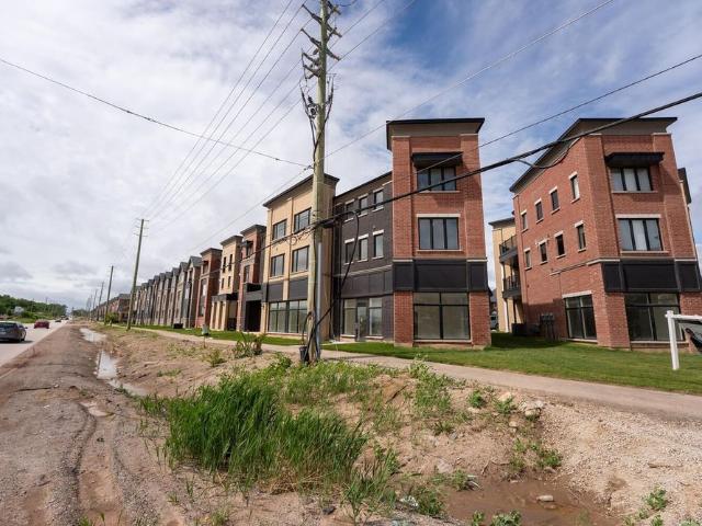 Townhouse for rent in Oakville, Golden Horseshoe