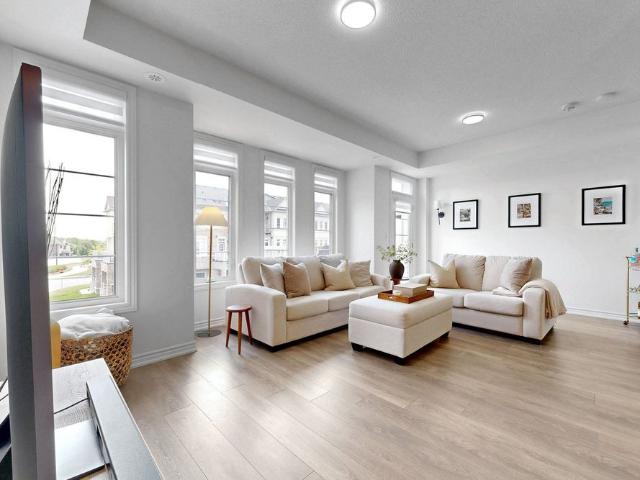 Townhouse for rent in Bradford West Gwillimbury, Central Ontario