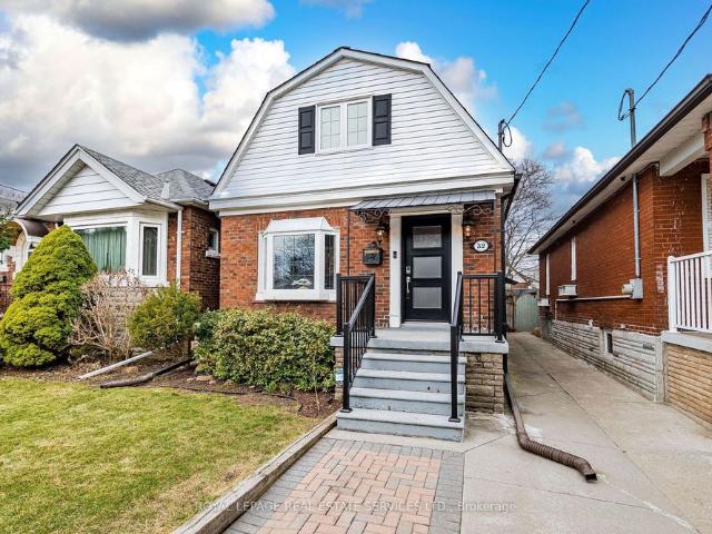 House for rent in Etobicoke—Lakeshore, Toronto