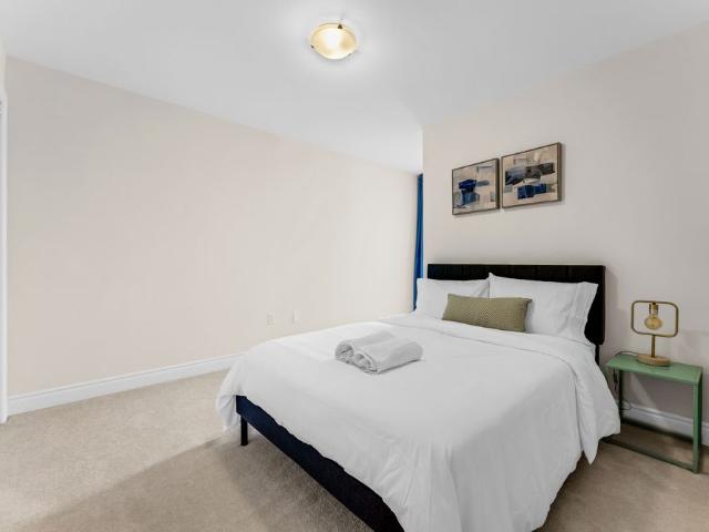 Townhouse for rent in Oakville, Golden Horseshoe