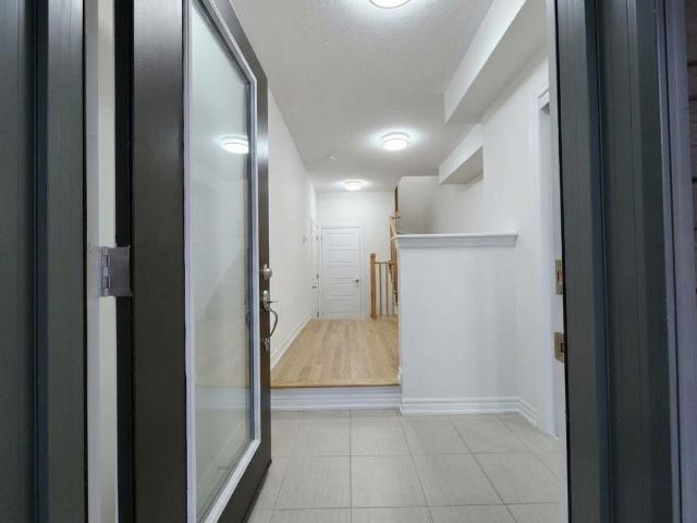 Townhouse for rent in Newmarket, Golden Horseshoe
