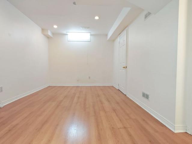 Townhouse for rent in Oakville, Ontario