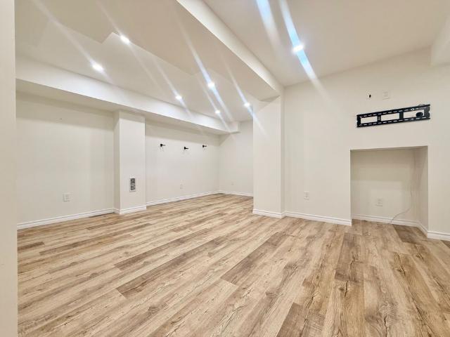 Townhouse for rent in Newmarket, Golden Horseshoe