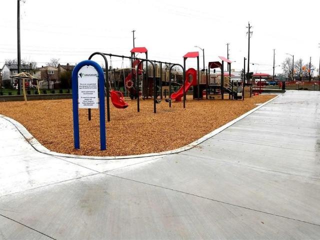 Townhouse for rent in Woodbridge Park, Vaughan