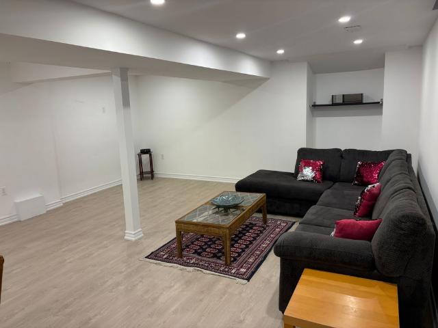 Apartment for rent in Oak Ridges, Richmond Hill
