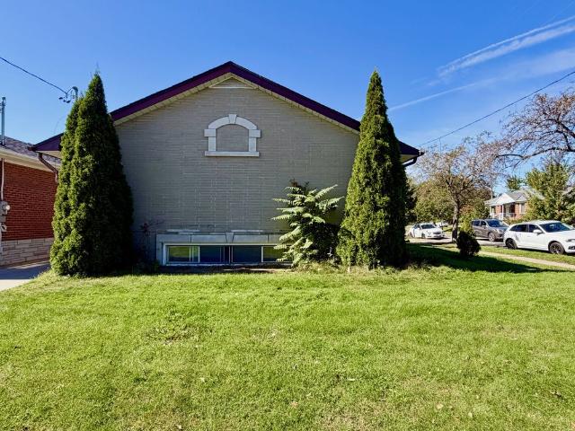 House for rent in Etobicoke—Lakeshore, Toronto