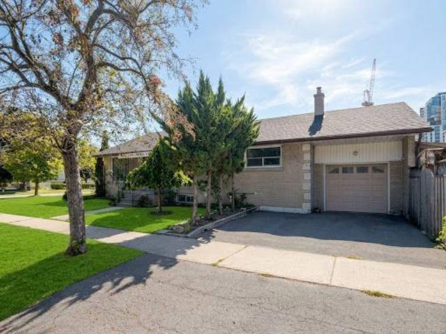 House for rent in Etobicoke—Lakeshore, Toronto