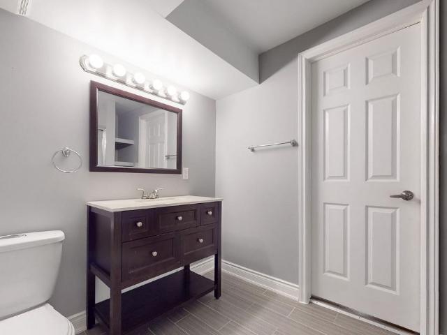 Room for rent in Burlington, Ontario