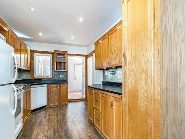 House for rent in Etobicoke—Lakeshore, Toronto
