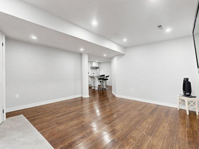Apartment for rent in Lisgar, Mississauga