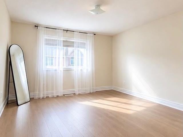 Townhouse for rent in Sutton West, Sutton