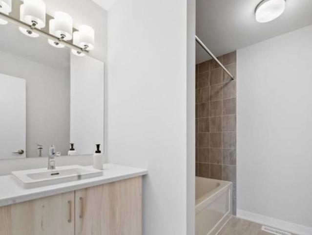 Townhouse for rent in Mulhurst Bay, Ontario