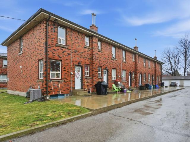 Townhouse for rent in Ancaster, Ontario