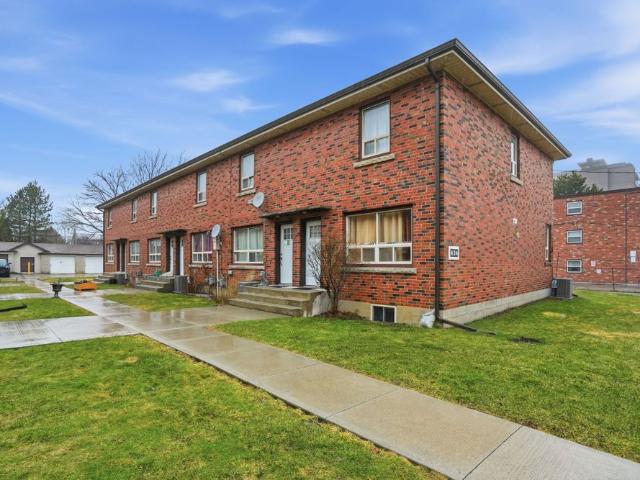 Townhouse for rent in Ancaster, Ontario