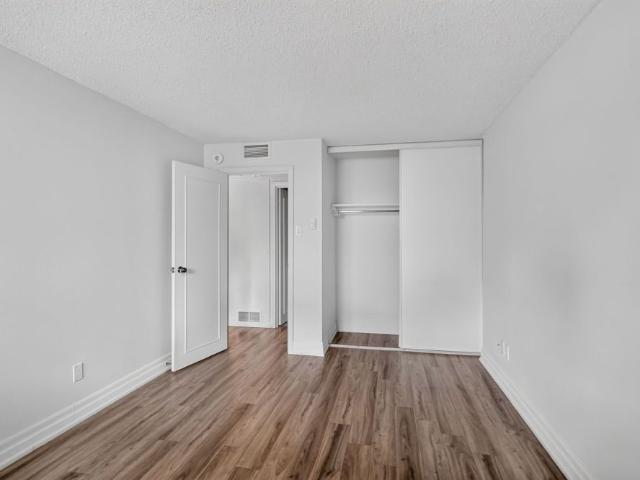 Apartment for rent in Somerset, Ottawa
