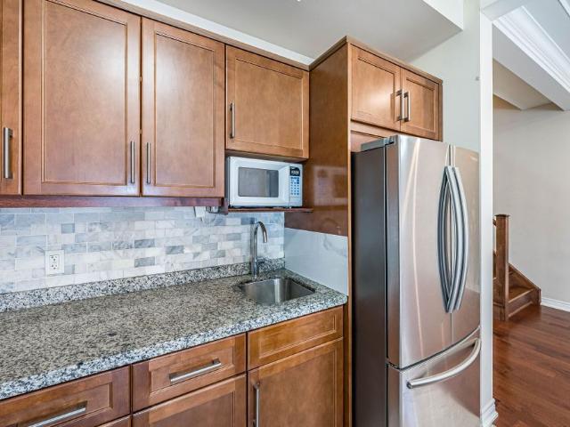 Townhouse for rent in Ancaster, Ontario