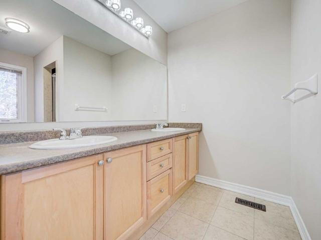 Townhouse for rent in Richmond Hill, Golden Horseshoe