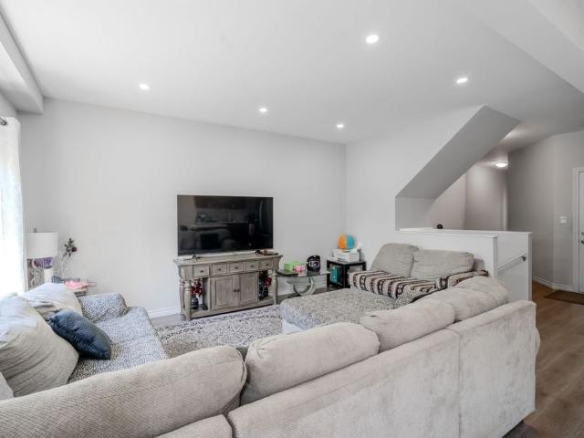Townhouse for rent in Welland, Golden Horseshoe