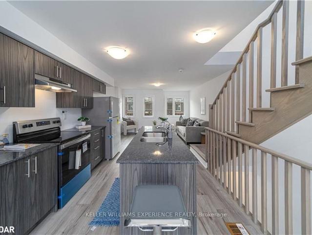 Townhouse for rent in Hewitt's Gate, Barrie