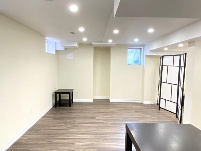 Room for rent in Burlington, Ontario