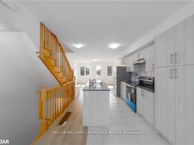 Townhouse for rent in Hewitt's Gate, Barrie