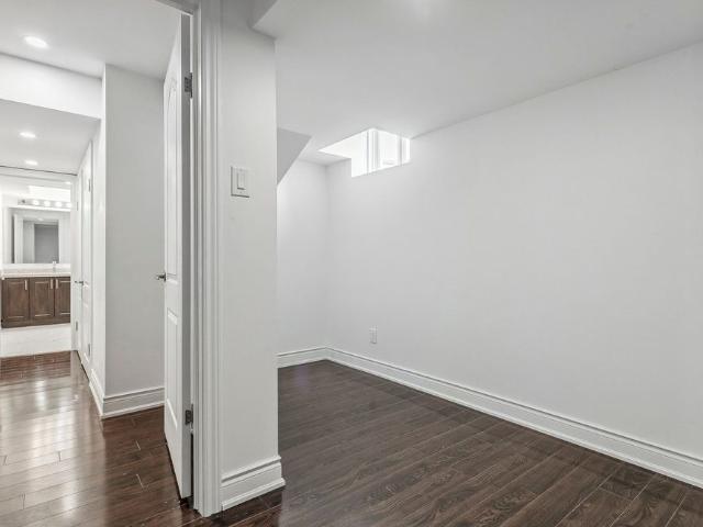 Room for rent in Burlington, Ontario