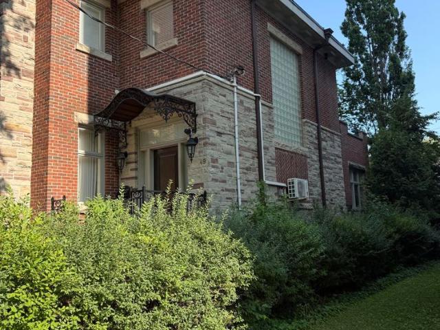 House for rent in Toronto—St. Paul's, Toronto