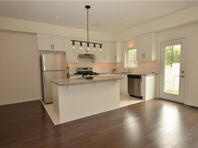Townhouse for rent in Ancaster, Ontario