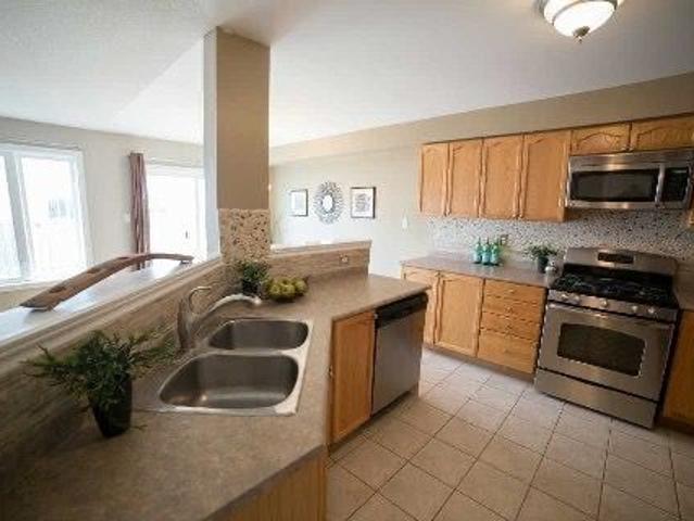 Townhouse for rent in Uxbridge, Golden Horseshoe