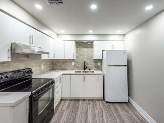 Apartment for rent in Mount Hope, Hamilton