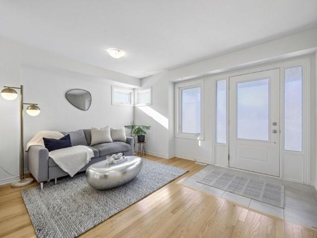 Townhouse for rent in Memorial Village, Ajax