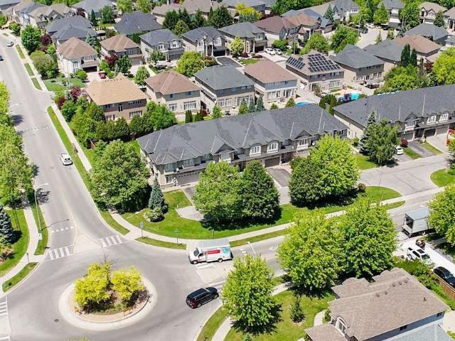 Townhouse for rent in Ancaster, Ontario