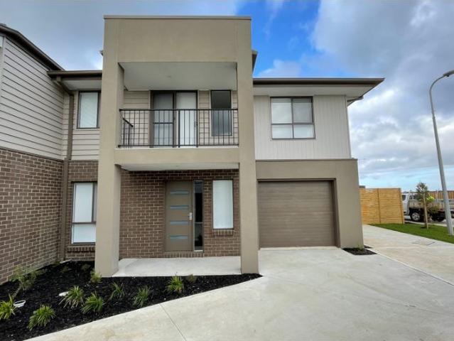 Townhouse for rent in Wynbrook, Melbourne
