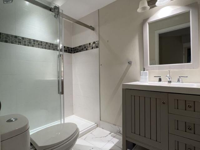 Room for rent in Burlington, Ontario