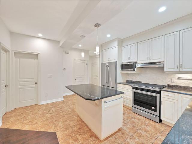 Townhouse for rent in Fonthill, Pelham