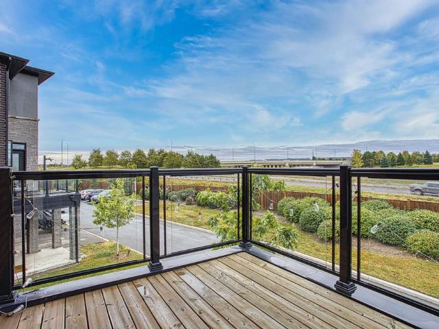 Townhouse for rent in Bayview, Hamilton