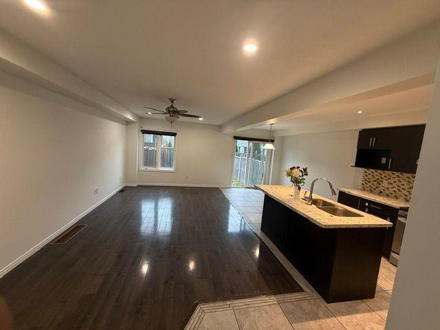 Townhouse for rent in Ancaster, Ontario