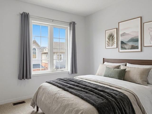 Townhouse for rent in Dufferin, Ontario