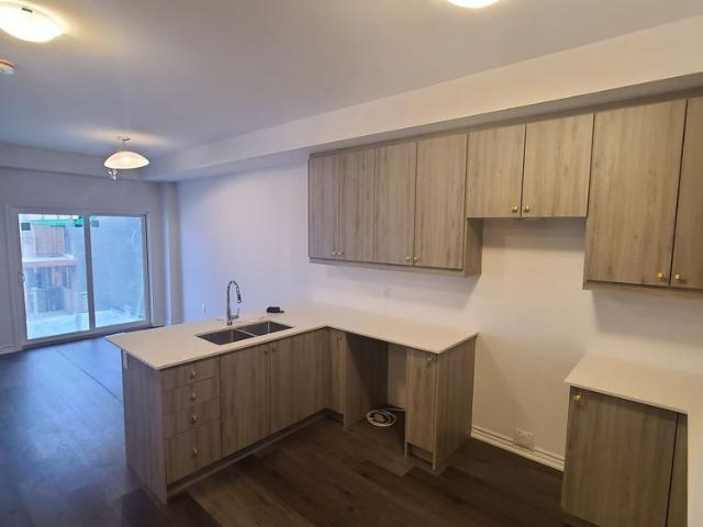 Townhouse for rent in Ancaster, Ontario