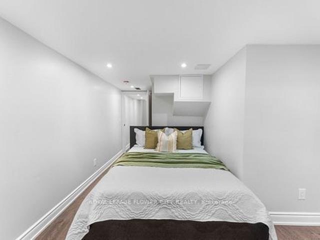 Townhouse for rent in Etobicoke Centre, Toronto