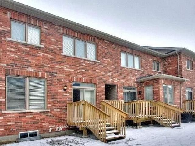Townhouse for rent in Georgina, Ontario