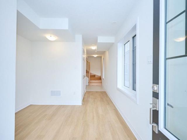 Townhouse for rent in Welland, Golden Horseshoe