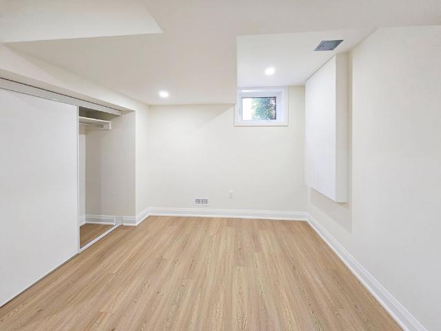Apartment for rent in Oak Ridges, Richmond Hill