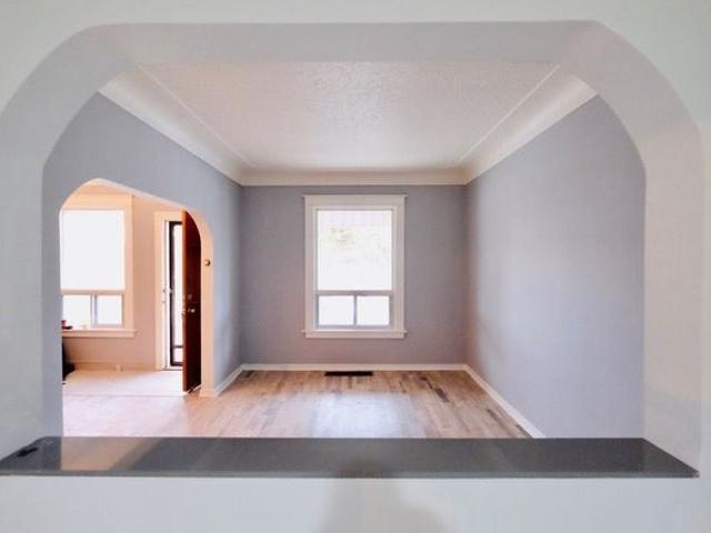 Room for rent in Ancaster, Ontario