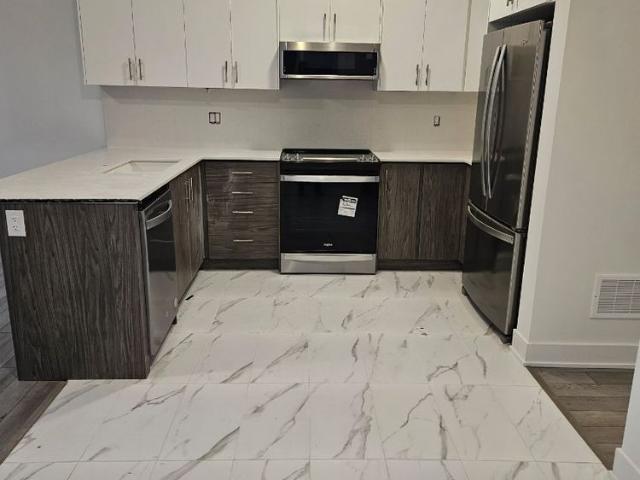 Townhouse for rent in Samac, Oshawa